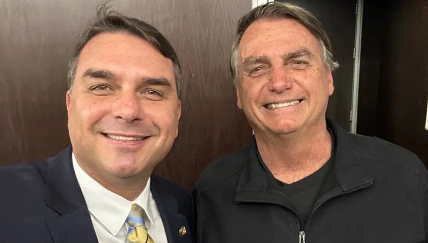PGR não se opõe a pedido para Flávio Bolsonaro visitar o pai antes do fim da restrição