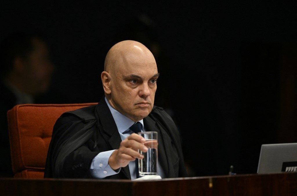 Deputados aprovam projeto que limita interferência do STF nos outros Poderes